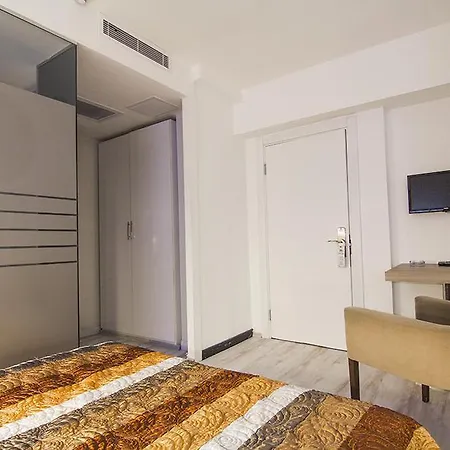 Hotel My & 3*