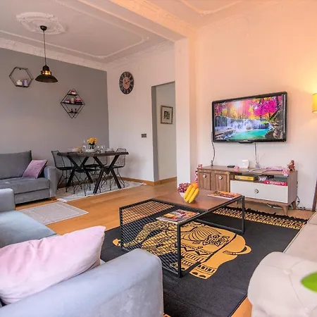 Taksim Roya -center Of The Apartment *