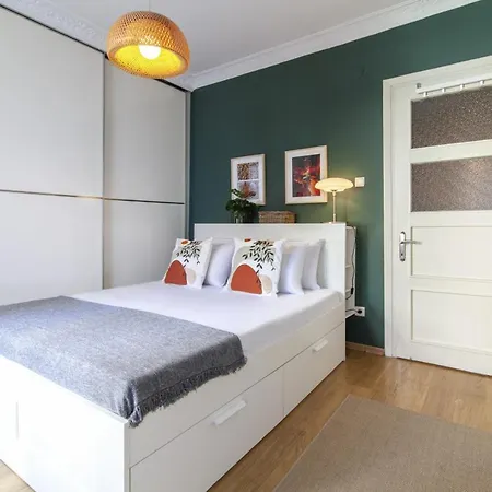 Vibrant Flat With Balcony In Sisli