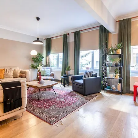 Vibrant Flat With Balcony In Sisli * Istanbul