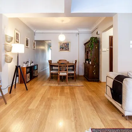Vibrant Flat With Balcony In Sisli Istanbul