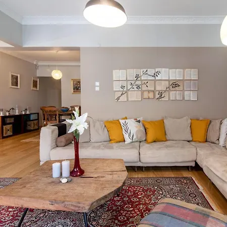 Vibrant Flat With Balcony In Sisli Istanbul