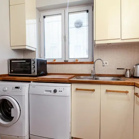 Vibrant Flat With Balcony In Sisli Istanbul