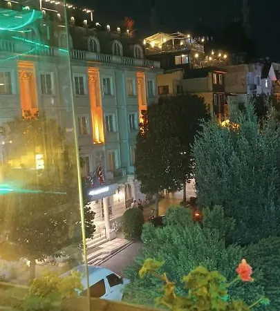 Armis Hostel *