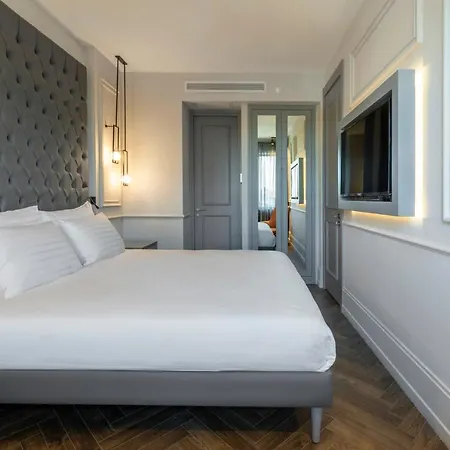 Wish Sisli מלון 5*
