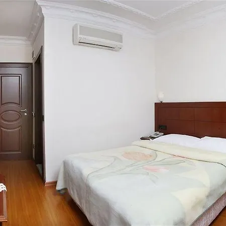 Ada Hotell 3*