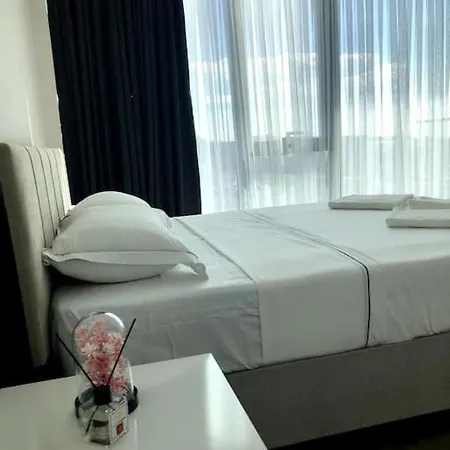 Apartment Secured Lux 2 + 1 - Gym, Sauna & Parking
