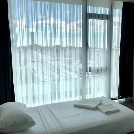 Secured Lux 2 + 1 - Gym, Sauna & Parking * Istanbul