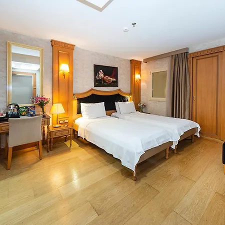 Aprilis - Special Category Hotell