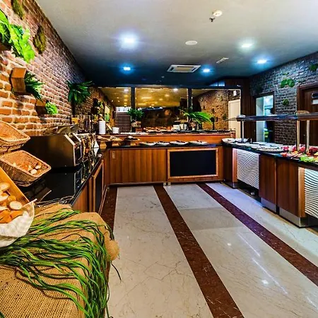 Aprilis - Special Category Hotell