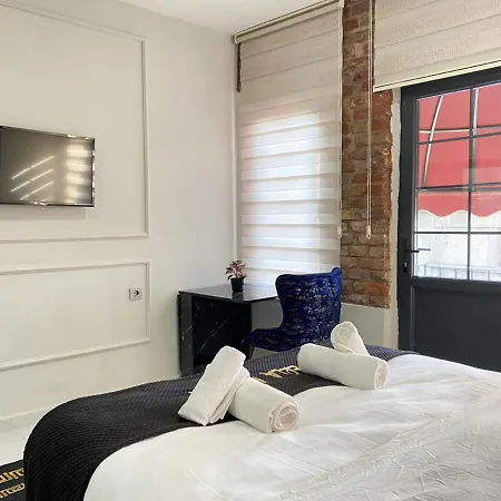 Apartment Central And Comfy Flat With Balcony In Beyoglu