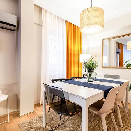 Central And Convenient Flat In Sisli *