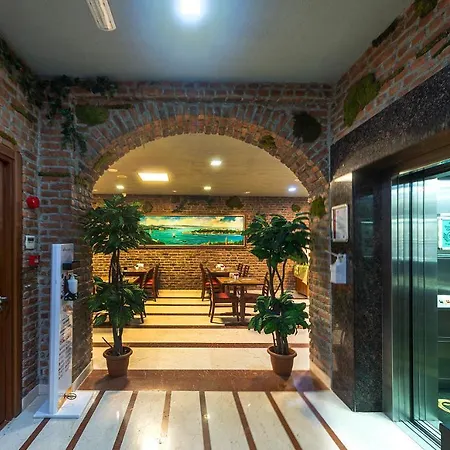 Aprilis - Special Category 4* Istanbul