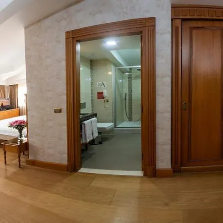 Aprilis - Special Category Hotell