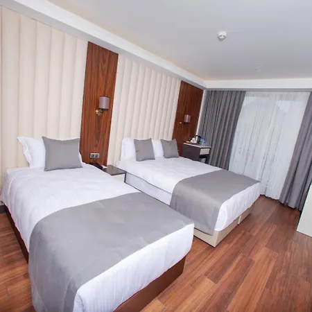 Shining Star Hotel *