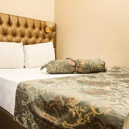 Lavin & Hotel *