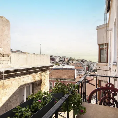 Apartment Modern With Stylish Interior In Beyoglu *