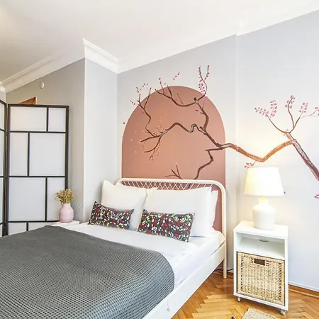 Gorgeous Flat With Lovely Balcony In Nisantasi *