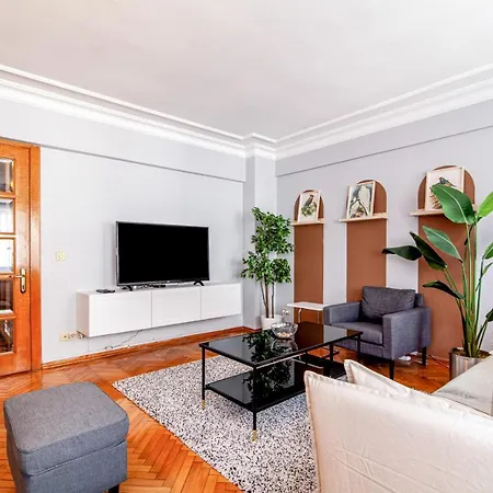 Apartment Gorgeous Flat With Lovely Balcony In Nisantasi