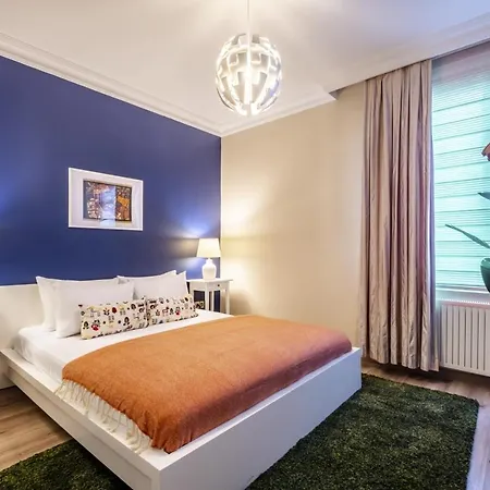 Captivating Flat With Balcony Near Besiktas Pier Appartement Istanboel