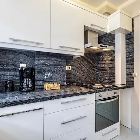Appartement Captivating Flat With Balcony Near Besiktas Pier Istanboel