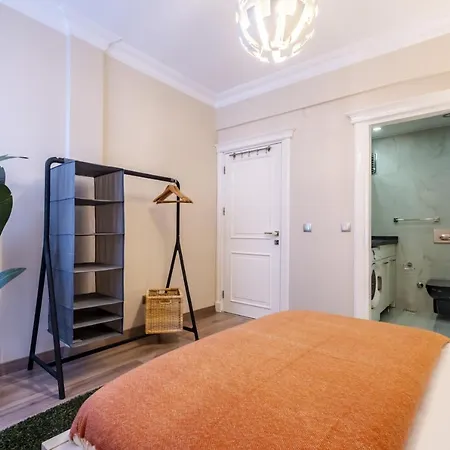 Captivating Flat With Balcony Near Besiktas Pier * Istanboel