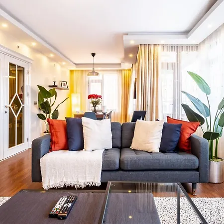Captivating Flat With Balcony Near Besiktas Pier * Istanboel