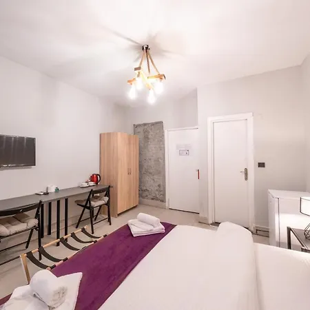 Отель Frame & Suites *