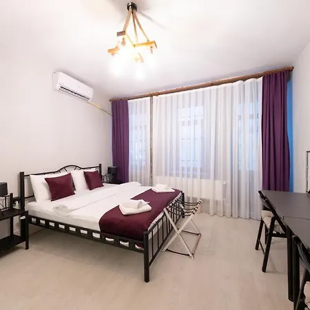 Отель Frame & Suites