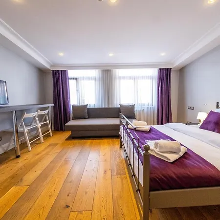 Отель Frame & Suites