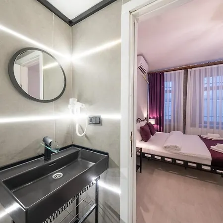 Frame & Suites Отель *