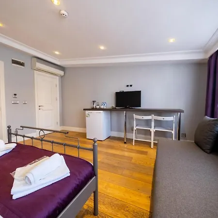Отель Frame & Suites
