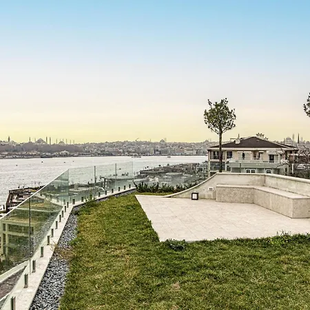 Flat With Panoramic Bosphorus View In Cihangir *
