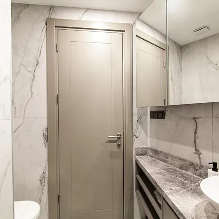 Flat With Panoramic Bosphorus View In Cihangir