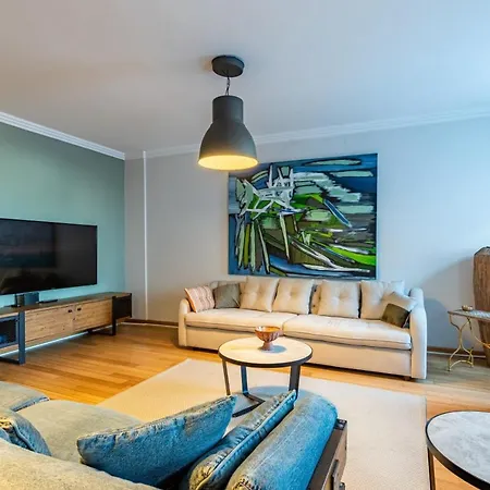 Delightful Flat With Bosphorus View In Kuzguncuk Istanbul