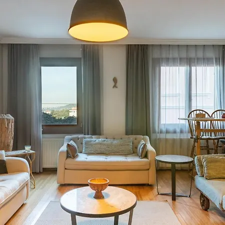 Delightful Flat With Bosphorus View In Kuzguncuk Istanbul