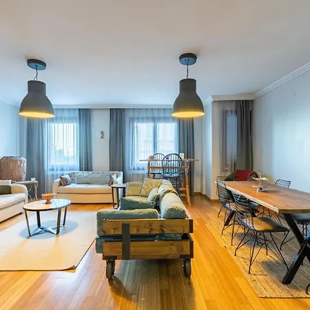 Delightful Flat With Bosphorus View In Kuzguncuk Apartment