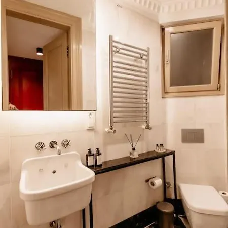 Apartment The Little Red Door *cihangir* *