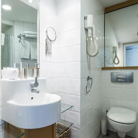 Hotel Taxim Residences 4*