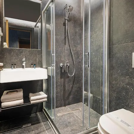 Marius Hotel *