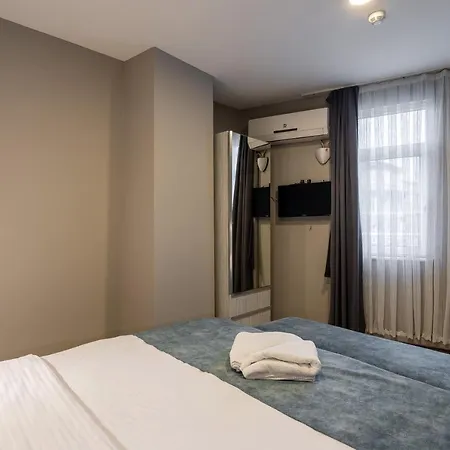 Element Aparthotel 2*