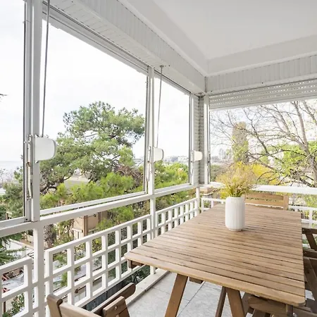 Spacious Flat Near Caddebostan Coast Istanbul