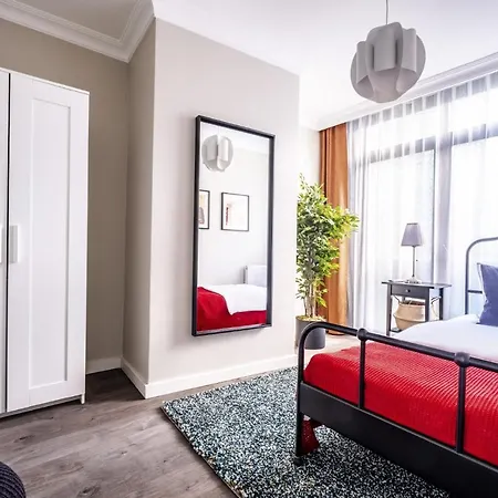 Apartment Flat With Sleek Interior In Sisli *