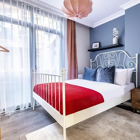 Flat With Sleek Interior In Sisli Apartment