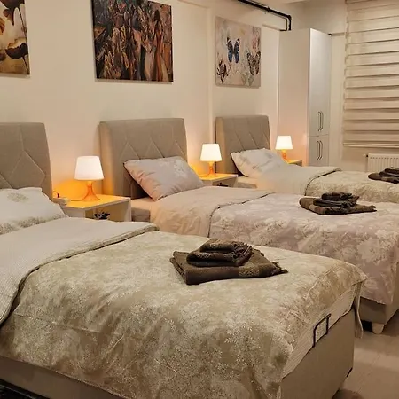 Apartment 1 Min To Metro, Cosy Flat For 8 Guests, 2nd Floor