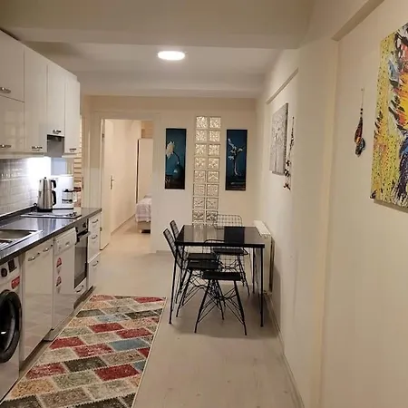 1 Min To Metro, Cosy Flat For 8 Guests, 2nd Floor