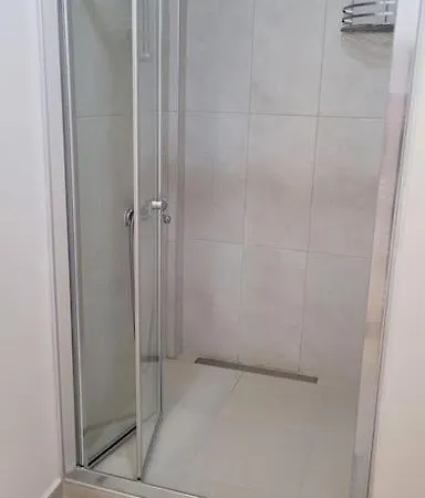 Apartment 1 Min To Metro, Cosy Flat For 8 Guests, 2nd Floor Istanbul