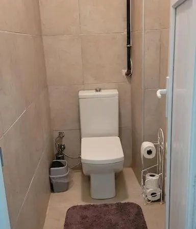 Apartment 1 Min To Metro, Cosy Flat For 8 Guests, 2nd Floor *