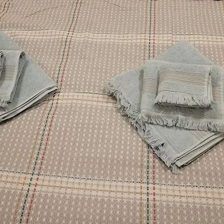 Apartment 1 Min To Metro, Cosy Flat For 8 Guests, 2nd Floor