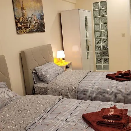 1 Min To Metro, Cosy Flat For 8 Guests, 2nd Floor Apartment *